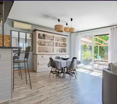 a kitchen and dining room with a table and chairs at Agréable maison avec jacuzzi in Vinassan