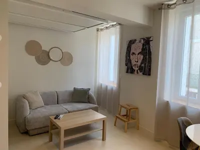 a living room with a couch and a table at Studio Gili Meno in Narbonne