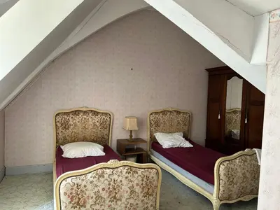 two beds in a room with two chairs at Château Belle au Bois Dormant in Cambounet-sur-le-Sor