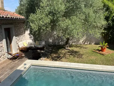 a swimming pool in a yard with a tree at Chambre À la croisée des sens in Carcassonne