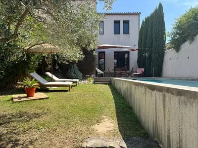 a backyard with a swimming pool and a house at Chambre À la croisée des sens in Carcassonne