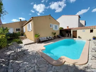 a villa with a swimming pool and a house at Maison calme avec piscine in Montredon