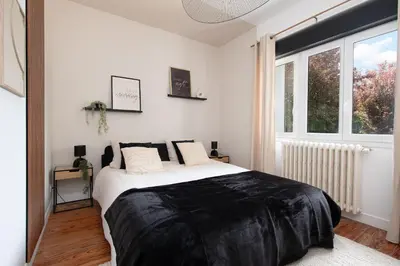 a bedroom with a large bed and a window at Villa à Castres, Maison 10 personnes avec piscine privée, jardin et 5 chambres in Castres