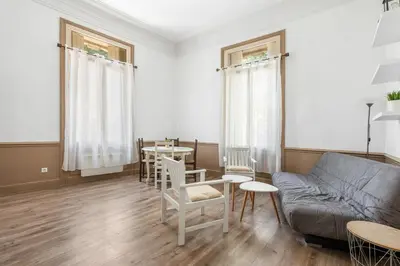 a living room with a couch and a table at Le Parc de la Révolution - Proche Gare in Narbonne