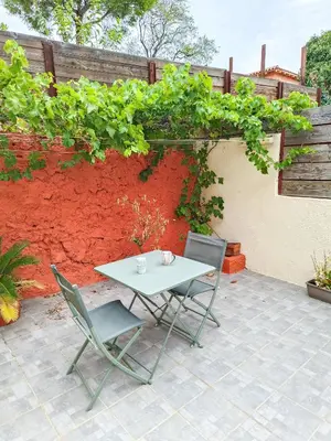 a white table and two chairs on a patio at Maison 4 pers, calme et confort in Opoul-Périllos