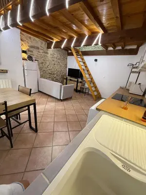 a kitchen with a tub in a room with a table at Petite maison in Castelnau-dʼAude