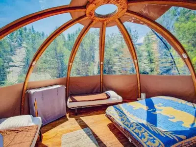 a room with a round window with a bed in it at Tente Toile & Bois - 2 Chambres, Terrasse - API-1-52-789 in Fenouillet