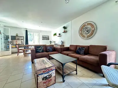 a living room with a couch and a table at Villa FURGY - Climatisation et parking in Carcassonne