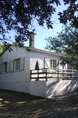 a white house with a fence and a tower at Les Yeuses in Brousses-et-Villaret