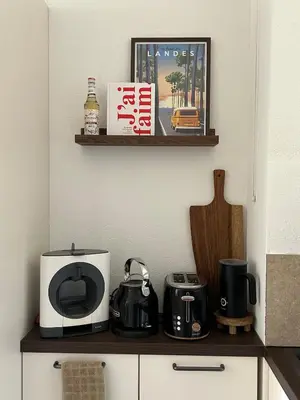 a kitchen counter with a microwave and a toaster at Apt T2 moderne & lumineux in Narbonne