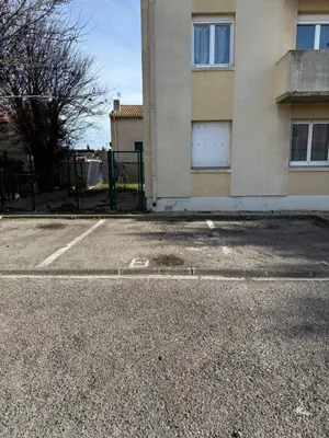 an empty parking lot in front of a building at Appartement en centre-ville parking privé in Narbonne