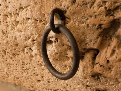 a metal ring hanging on a wall at Cottage in Montbrun-des-Corbières in Montbrun-des-Corbières