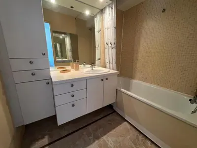 a bathroom with a sink and a bath tub at Charmant studio grande terrasse in Gruissan
