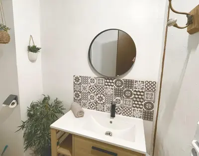 a bathroom with a sink and a mirror on the wall at Appartements hyper Centre in Carcassonne