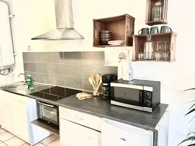 a kitchen with a counter top with a microwave at Appartements hyper Centre in Carcassonne