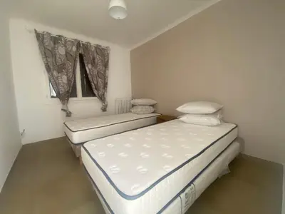 two twin beds in a room with a window at Maison Gérard Philippe in Carcassonne