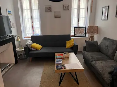 a living room with a couch and a coffee table at Hyper centre de Narbonne in Narbonne