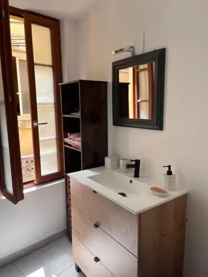 a bathroom with a sink and a mirror at Hyper centre de Narbonne in Narbonne