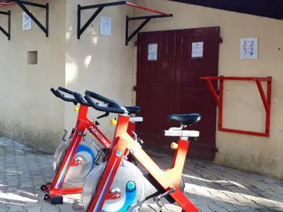 two bikes parked in front of a building at Mobil-home spacieux avec terrasse - 6 personnes - API-1-52-676 in Sournia