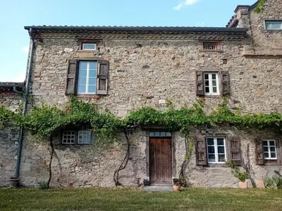 an old stone building with a door and windows at Studio Garrevaques Calme et Charme à la Campagne - Wendy in Garrevaques