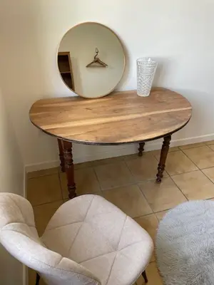 a round table with a mirror and two chairs at Le Plô in Couffoulens