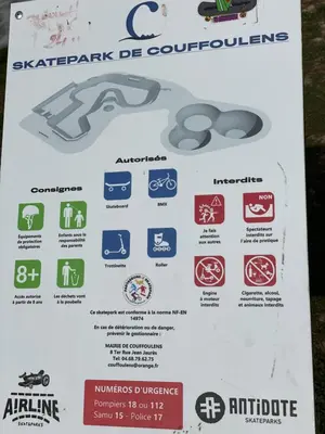 a sign for a skate park de courcourture at Le Plô in Couffoulens