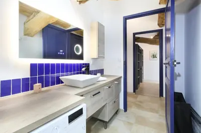 a bathroom with a sink and a mirror at Confort & espace avec climatisation - T4 central in Villefranche-de-Lauragais