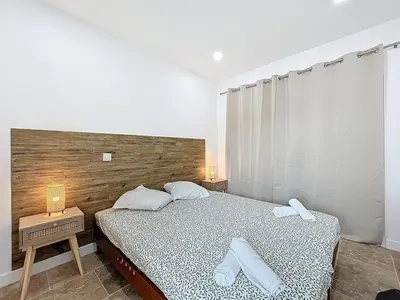 a bedroom with a bed with two towels on it at Lakanaille - Appartement proche du centre - Wifi et Climatisation in Narbonne