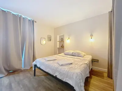 a small bedroom with a bed with white sheets at Le Patio - Grande Terrasse - Wifi et Climatisation in Narbonne