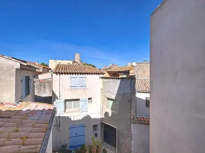 an overhead view of a city with buildings at L'Espert - Appartement avec Terrasse in Gruissan