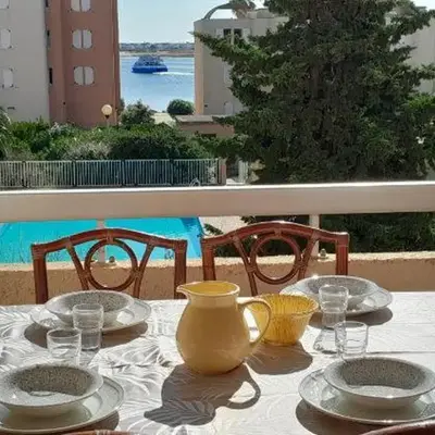 Joli appartement climatisé résidence avec piscine et plage du Grazel à 180m