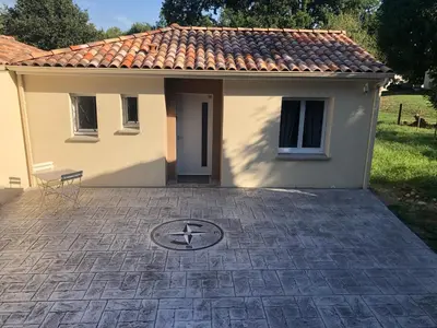 a small house with a manhole in front of it at Maison d'hôtes à Castres-Saïx in Saix