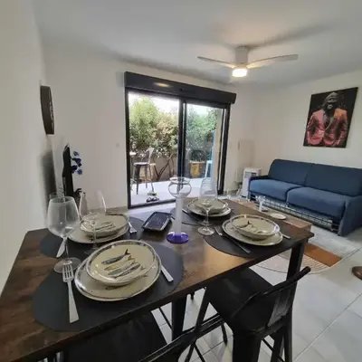Confortable appartement rez de jardin- terrasse - parking