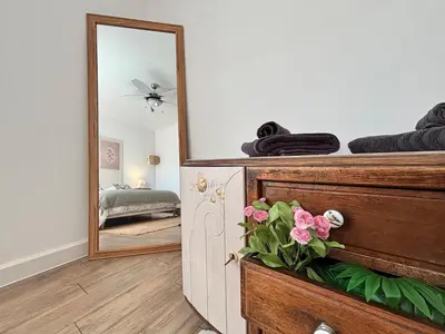 a bedroom with a dresser and a mirror at Magnifique T3, OU Suite Elégance , à 4 min en voiture des Grands buffets in Narbonne