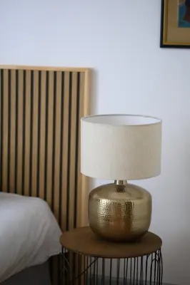a lamp sitting on a table next to a bed at Le Pavillon - Demeure de prestige avec14 chambres pour 30 pers - Piscine in Garrevaques