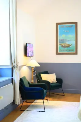 a living room with two chairs and a lamp at Le Pavillon - Demeure de prestige avec14 chambres pour 30 pers - Piscine in Garrevaques