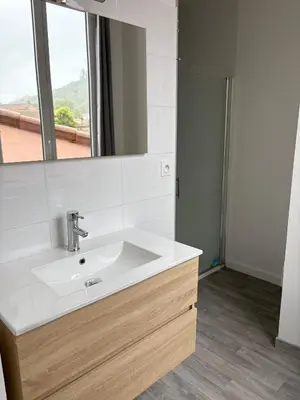 a bathroom with a white sink and a mirror at Le Soult l Rénové l Stationnement facile & gratuit in Mazamet