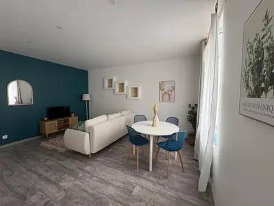 a living room with a couch and a table and chairs at Le Soult l Rénové l Stationnement facile & gratuit in Mazamet