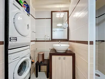 a bathroom with a washing machine and a sink at Le Pech - 6personnes - proche des plages - Clim in Gruissan