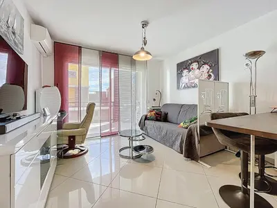 a living room with a couch and a table at Le Pech - 6personnes - proche des plages - Clim in Gruissan