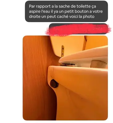 a bathroom with a toilet with a text message about a toilet seat at Maison de village avec spa privé & grande terrasse calme & détente in Dourgne