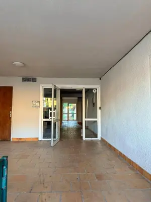 an empty room with a door and a hallway at Les Fleurs de la Cité - T3 Parking privé et Terrasse Jardin Privé in Carcassonne