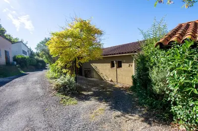 an empty road next to a small building at La Petite Étoile - Maison 2 Chambres à Quillan in Quillan