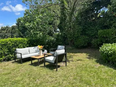 two chairs and a table in the grass at Maison tout confort proche centre avec jardin in Carcassonne