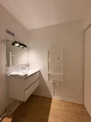 a bathroom with a sink and a mirror at L'appartement Rome Antique - Climatisation - Terrasse in Narbonne