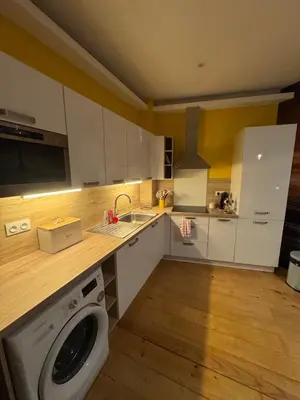 a kitchen with a sink and a washing machine at Charmant appartement au cœur historique de Narbonne in Narbonne