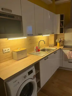 a kitchen with a washing machine and a sink at Charmant appartement au cœur historique de Narbonne in Narbonne