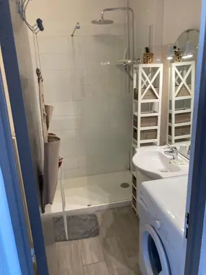 a bathroom with a shower and a sink at T2 tout confort - Mer à 200 m in Port-la-Nouvelle