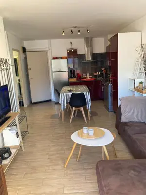 a living room with a table and a kitchen at T2 tout confort - Mer à 200 m in Port-la-Nouvelle