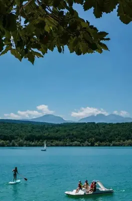 a group of people in a boat on a lake at Studio Cosy en Conteneur-Maritime in Tabre